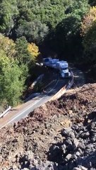 Un chauffeur de camion ignore un panneau et c'est pas une bonne idée...