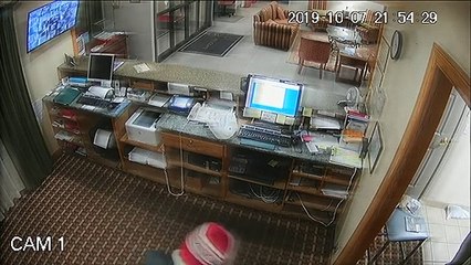 Le retour de Régis fait un braquage dans un hôtel