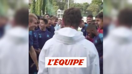 Download Video: La surprise des joueurs pour l'anniversaire d'André Villas-Boas - Foot - L1 - OM