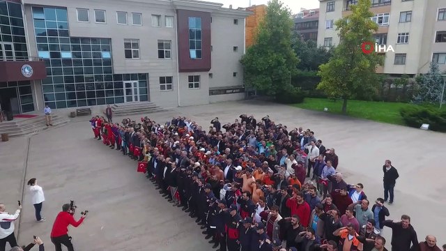 Barış Pınarı Harekatı'na asker selamlı bayraklı destek