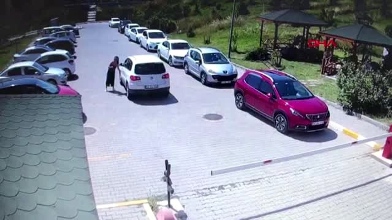 Edirne trakya üniversitesi'nde kadın akademisyene darp kamerada