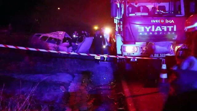 Kamyonla otomobil çarpıştı: 3 ölü