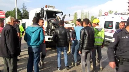 Afyonkarahisar'da trafik kazası: 3 yaralı