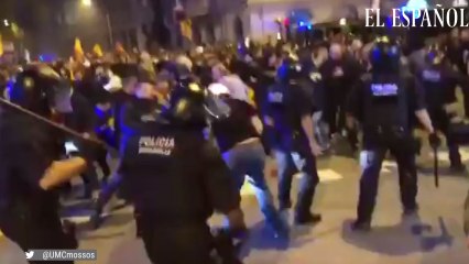 Tensión entre manifestantes independentistas y constitucionalistas