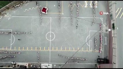 Öğrencilerden Mehmetçik'e dev koreografili destek