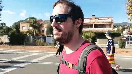 Un marxaire explica la seva participació en la segona jornada del recorregut (17-10-19)