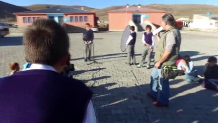 Köy çocukları kamera ile böyle tanıştı