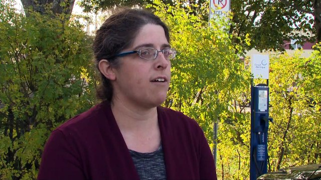 Des bornes de recharge réservées aux employés dans des lieux publics