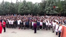 Bin 380 öğrenci aynı anda asker selamı vererek Barış Pınarı'na destek oldu