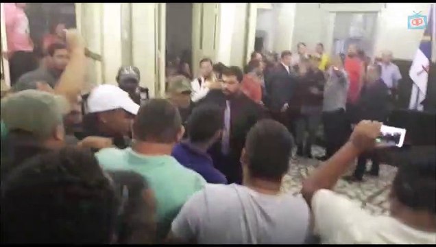 Confusão entre prefeito e vereadores na Câmara Municipal de Timbaúba