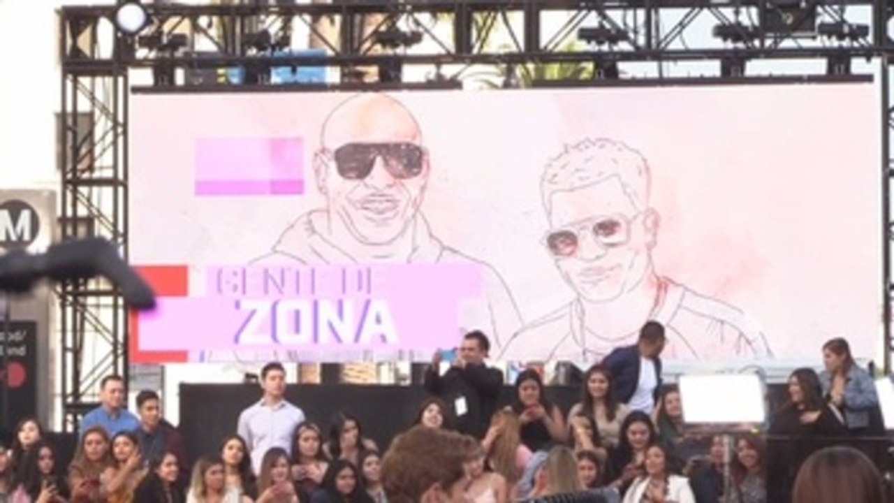 Los vestidos negros, protagonistas de la alfombra roja de los Latin AMA