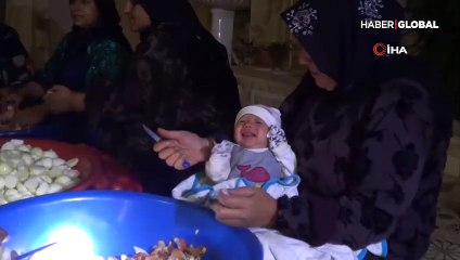 Sınırın annelerinden Mehmetçik'e lahmacun