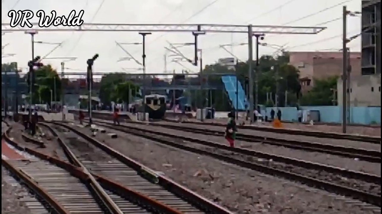 New delhi to Ghaziabad EMU Passing ITO Railway Bridge