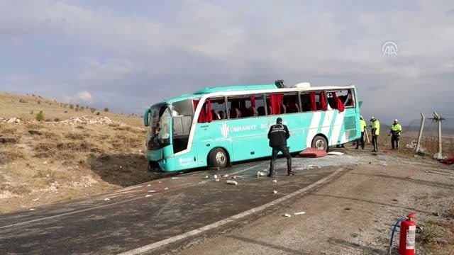 Cenazeye gidenleri taşıyan otobüs devrildi: 34 yaralı (2)