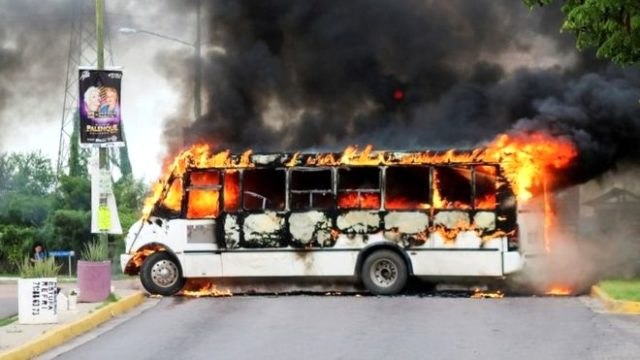 El Chapo'nun oğlu yakalanınca kartel üyeleri Meksika sokaklarını savaş alanına çevirdi