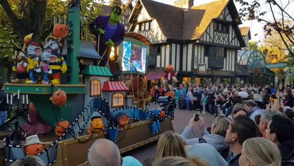Europa-Park : dans l’ambiance de la parade d’Halloween