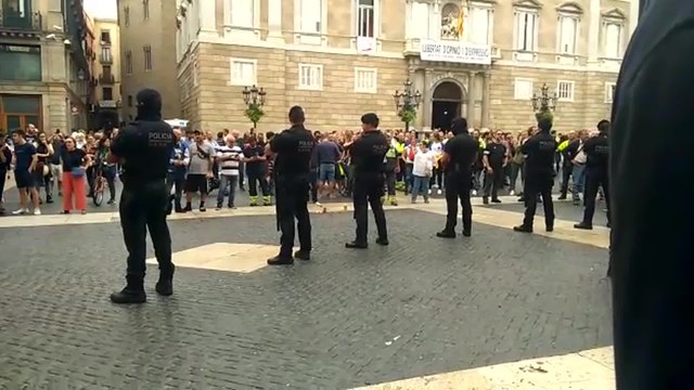 Increpan a Álvarez de Toledo (PP) en Barcelona durante la huelga