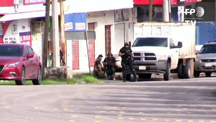 แก๊งค้ายา แค้น ตร. จับลูกหัวหน้า ขนอาวุธสงครามยึดเมือง(มีคลิป)