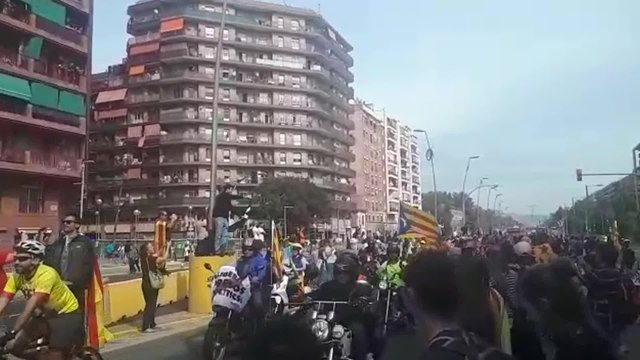 Desde Girona llega a Barcelona una columna de la 'Marxa de la Llibertat'