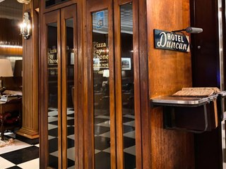 This Hotel Has 'Pizza Payphones'—Direct Lines to Two of New Haven's Best Pizzerias
