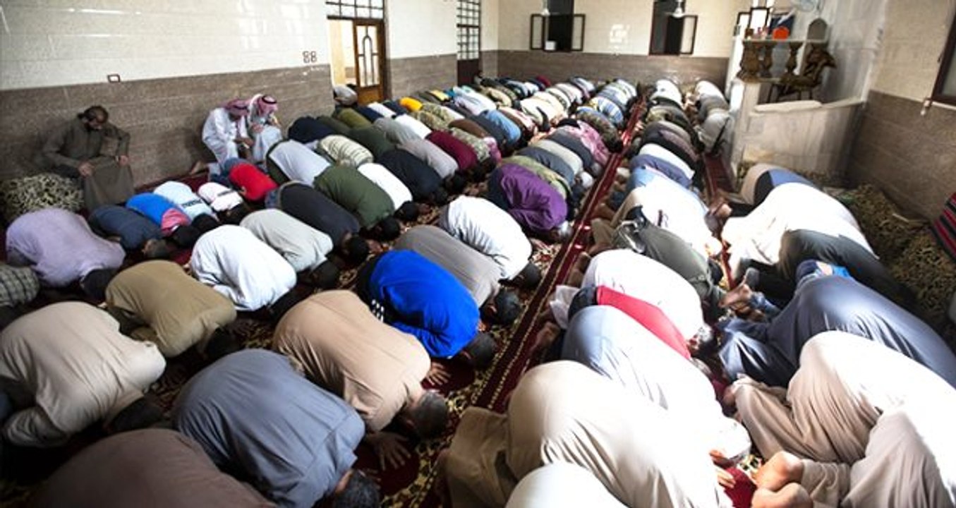 Tel Abyad'da terör tehdidinden uzak ilk cuma namazı kılındı