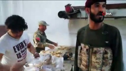 - SMO askerleri Rasulayn'da fırın açtı, sivillere ekmek yaptı