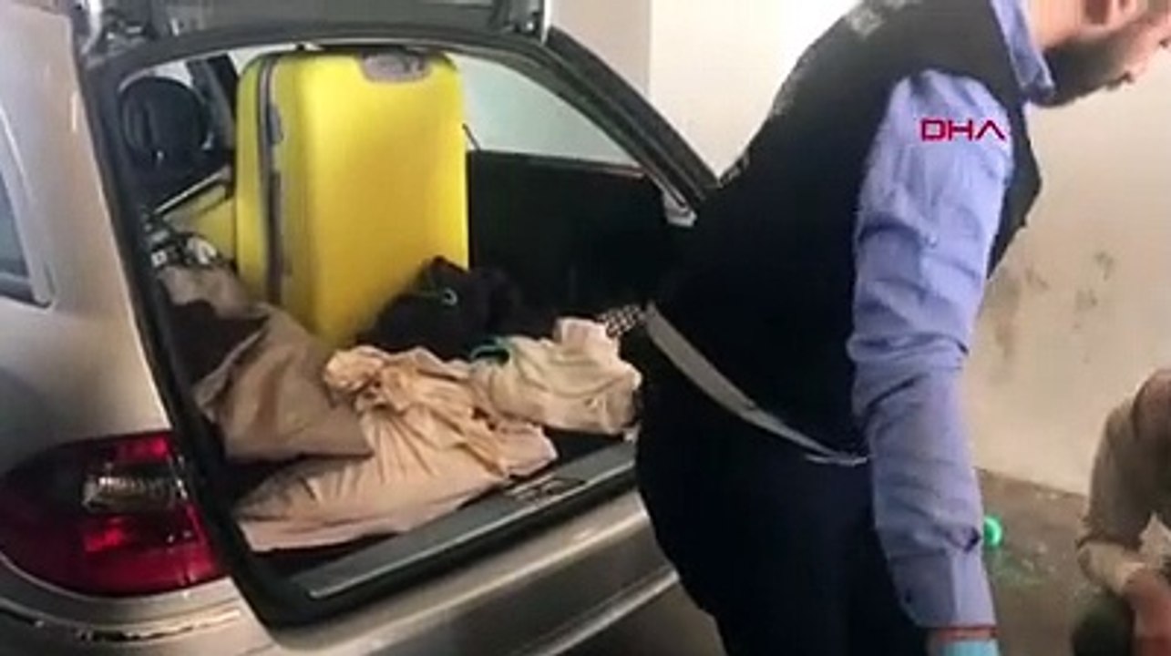 Kapıkule'de piton ile yavru timsah ve kertenkele ele geçirildi: Yavru timsahın ağzını para bandıyla kapatmışlar