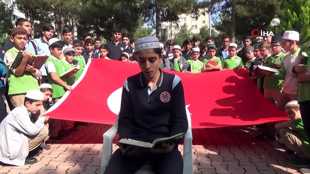 Öğrencilerden ‘Barış Pınarı Harekatına’ dualı destek