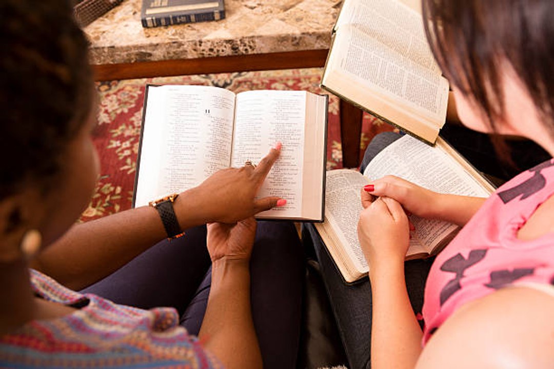 Die Frauenbibel, ein weiterer Erfolg der feministischen Bewegung