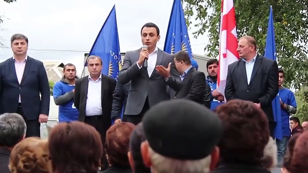 Personas Tiraron unos Huevos en un Vertedero. Después de un Tiempo, ¡Miles de Pollitos Nacieron!