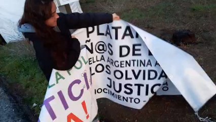 La Guardia Civil retira a  un grupo de manifestantes en el Valle de los Caídos