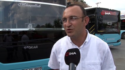 Maaşının 15 Katını Otobüste Buldu, Sahibine Teslim Etti