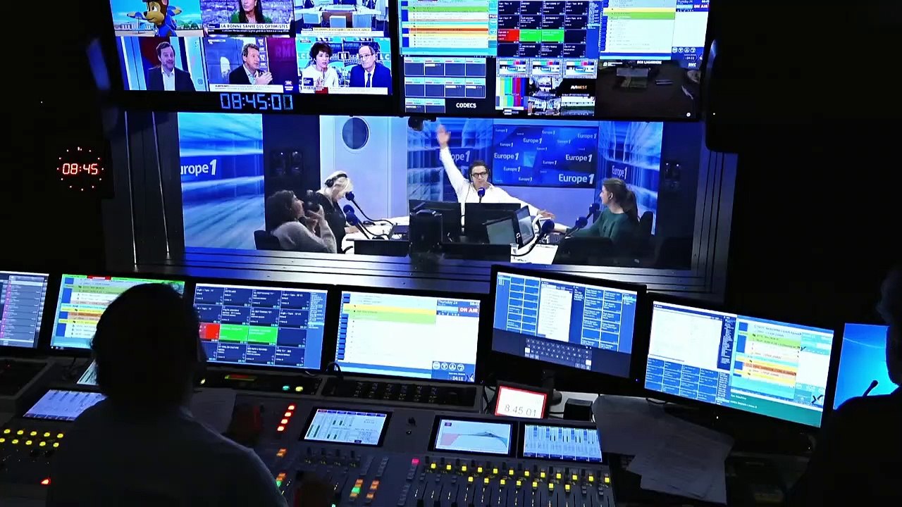 Emmanuel Macron à Mayotte : "Je ne sais pas quel temps ils ont les couillons en métropole mais on est mieux ici" (Canteloup)