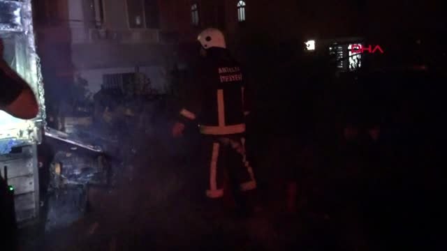 Antalya park halindeki kamyonetinin yandığını yemek yerken öğrendi