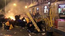 Augmenta la barricada a Via Laietana amb Urquinaona (18-10-19)