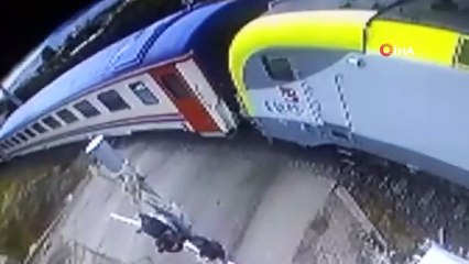 Yaşlı kadının hayatını kaybettiği feci tren kazası kamerada