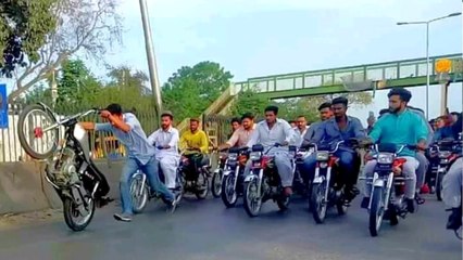 STREET BIKE STUNTS AWESOME BIKE WHEELIE MUST WATCH