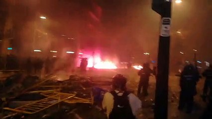 Tres horas de batalla campal en el centro de Barcelona