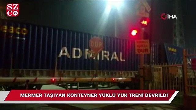 İzmir’de mermer taşıyan yük treni devrildi