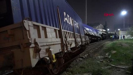 İzmir'de, yük treni devrildi