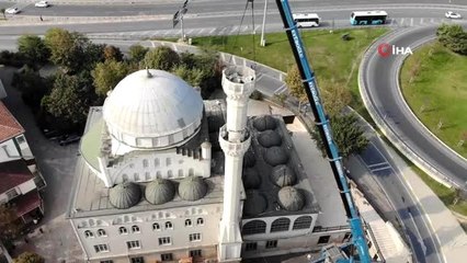 5.8'lik depremde yıkılan minarenin ikizi sökülmeye devam ediyor