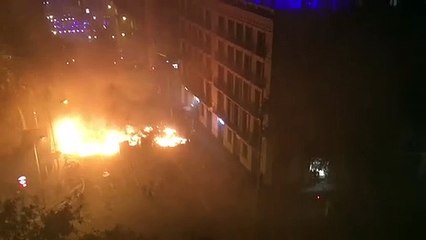 La Policía dispersa a los manifestantes de la Plaça Urquinaona