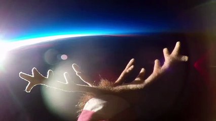 Este es el vídeo que arrasa estas navidades: “Así se siente Santa Claus en su trineo volador“