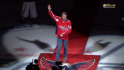 Max Scherzer swaps out puck with ceremonial baseball before game in D.C.