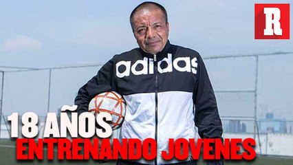 Francisco Téllez tiene 18 años como entrenador de futbol universitario.