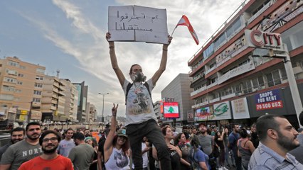 Amid protests, Lebanon's Hariri sets deadline to resolve crisis