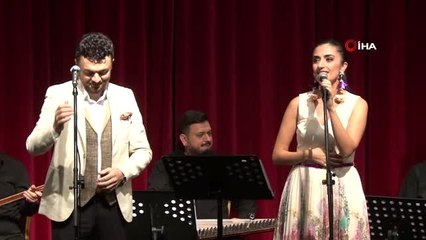 Üsküdar'da Yaprak Sayar ve Ünal Zorer konser verdi