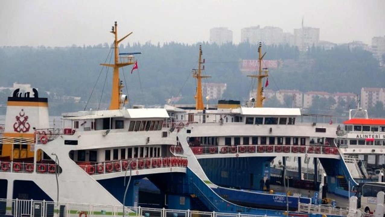 Çanakkale Boğazı sis nedeniyle gemi trafiğine kapatıldı