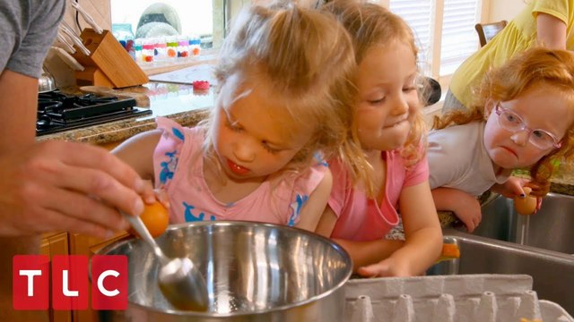The Quints Help Make Mother's Day Breakfast | OutDaughtered