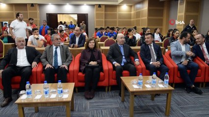 Altındağlı gençlerden milli sporculara moral